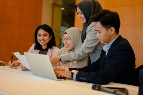 Hard Skill dan Soft Skill: Perbedaan, Contoh, dan Mana yang Lebih Penting?