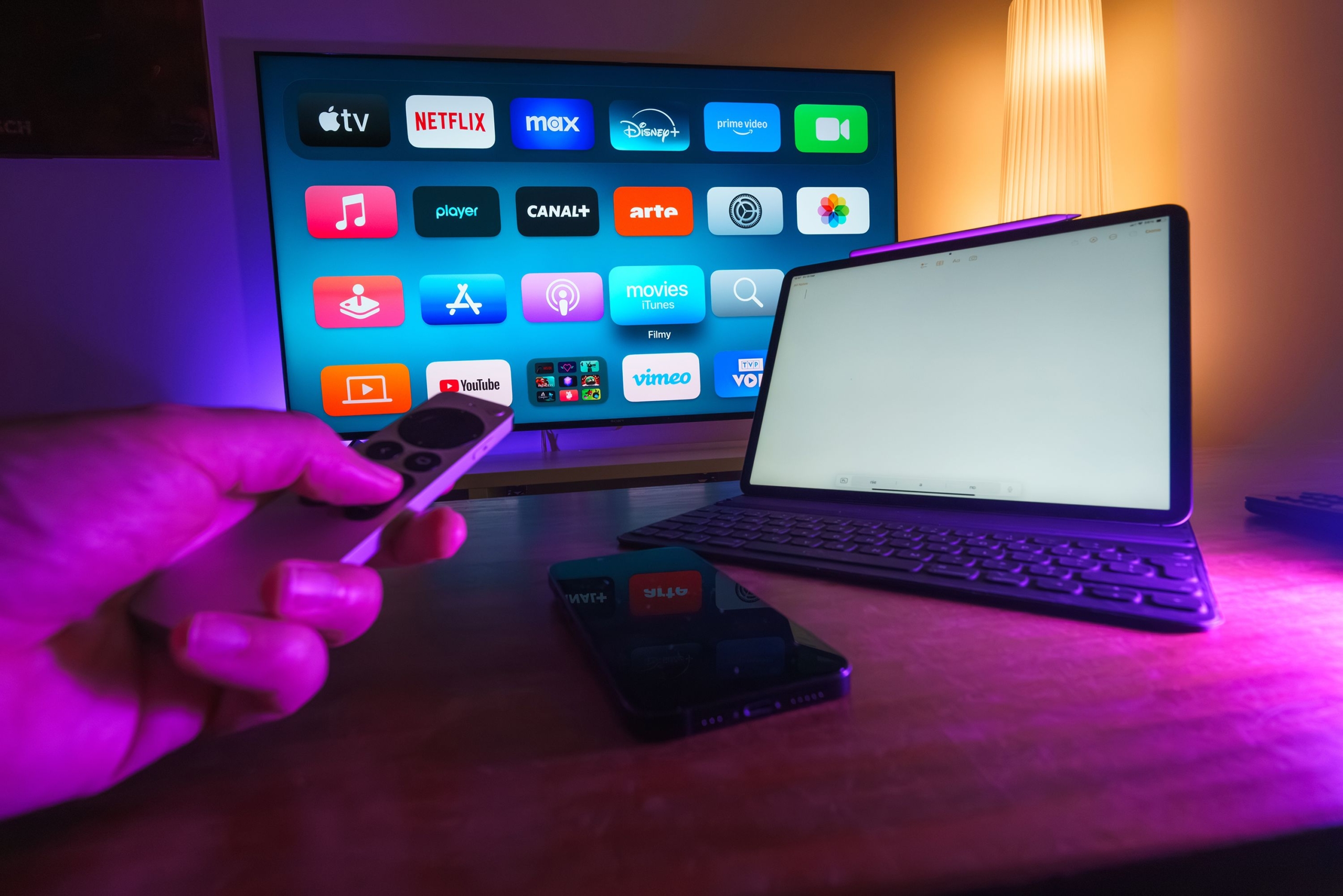 Daftar film dan serial trending pekan ini di berbagai platform streaming.