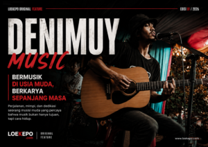 Deni tampil bersama Denimuy Music dalam pertunjukan musik.